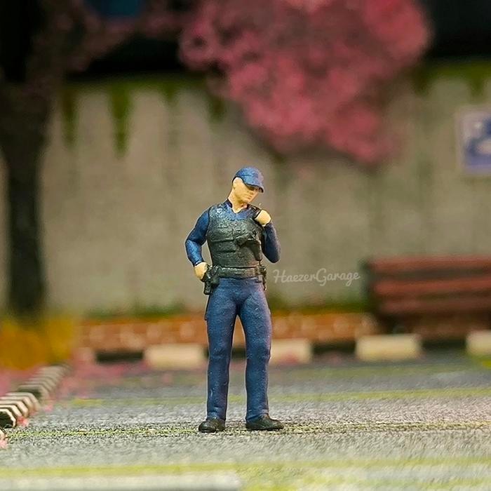 q9v5- Hg Figure Satpam Security Radio Skala 1/64 Diorama Pos Polisi Militer Miniatur