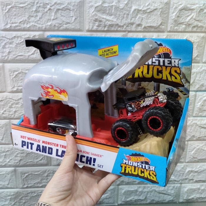 HOTWHEELS MONSTER TRUCK PIT AND LAUNCH BONE SHAKER SHARK WREAK KODE 1076
