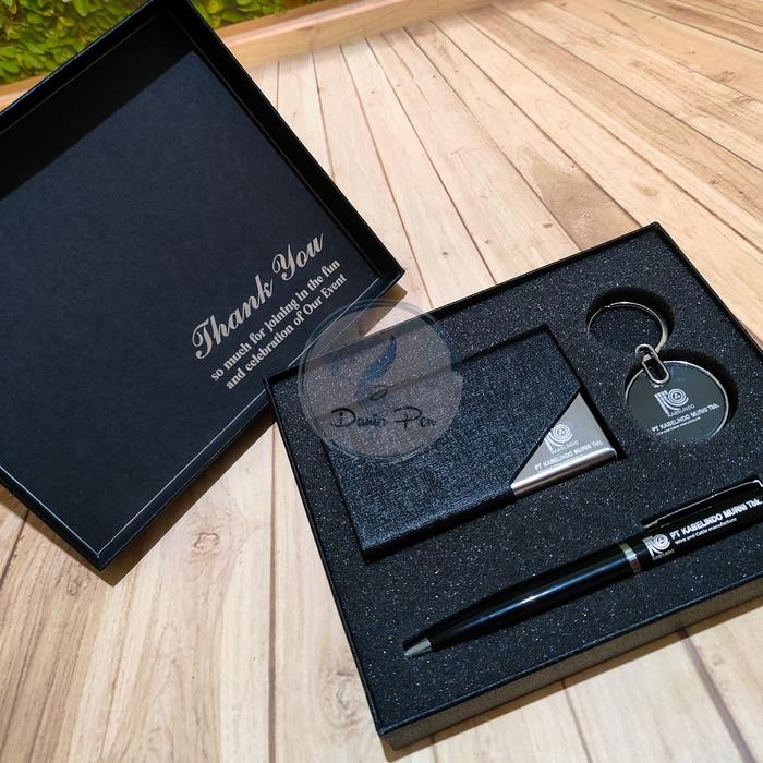 

Giftset Eksekutif Custom Pen+Card Holder+ Key Chain Elegan , Mewah