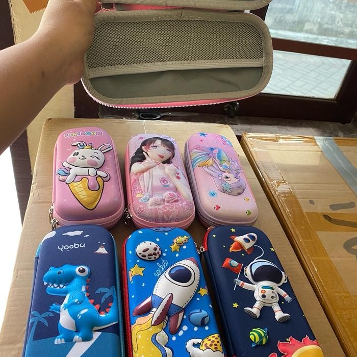 

OJ Kotak pensil seleting karakter cowok cewek Stationery