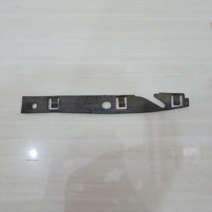 Cover Klip Bracket Bumper Depan Kanan Mercedes Benz W203 A2038890295