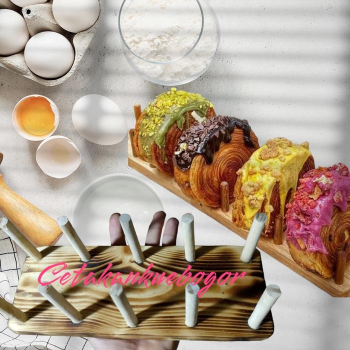 rak display kue cromboloni viral cupcake/ tatakan kue dari kayu jati