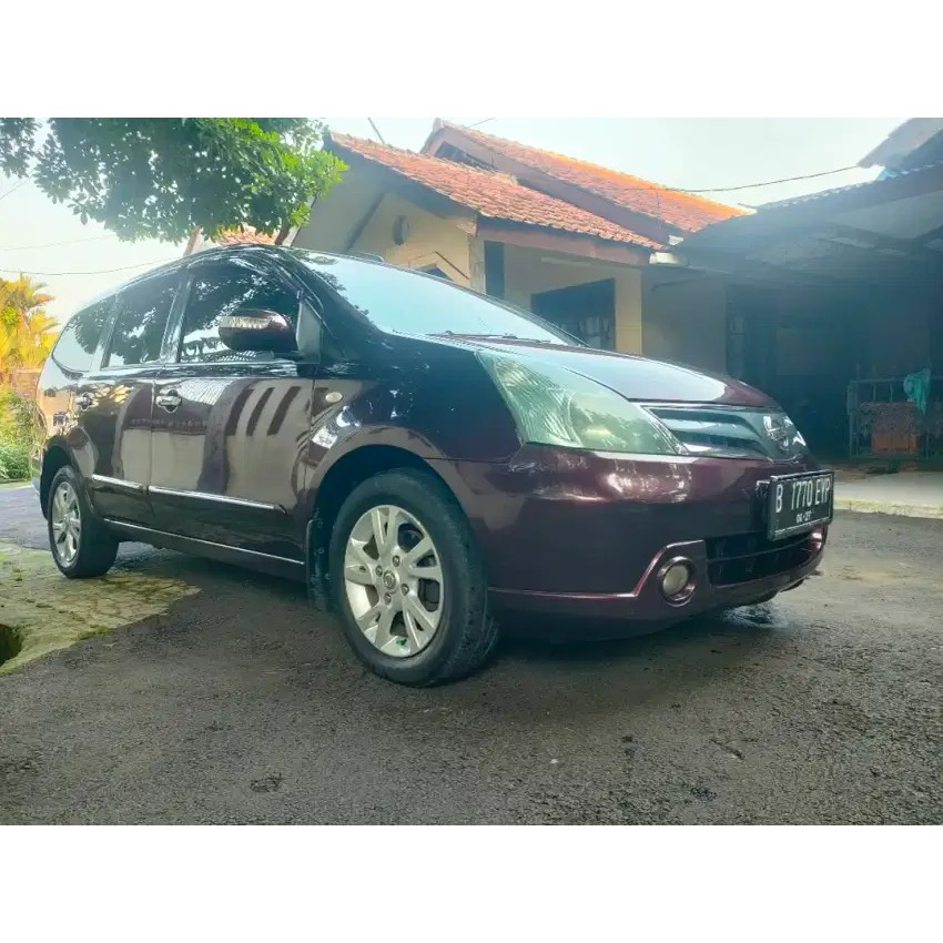 nissan livina (2012)