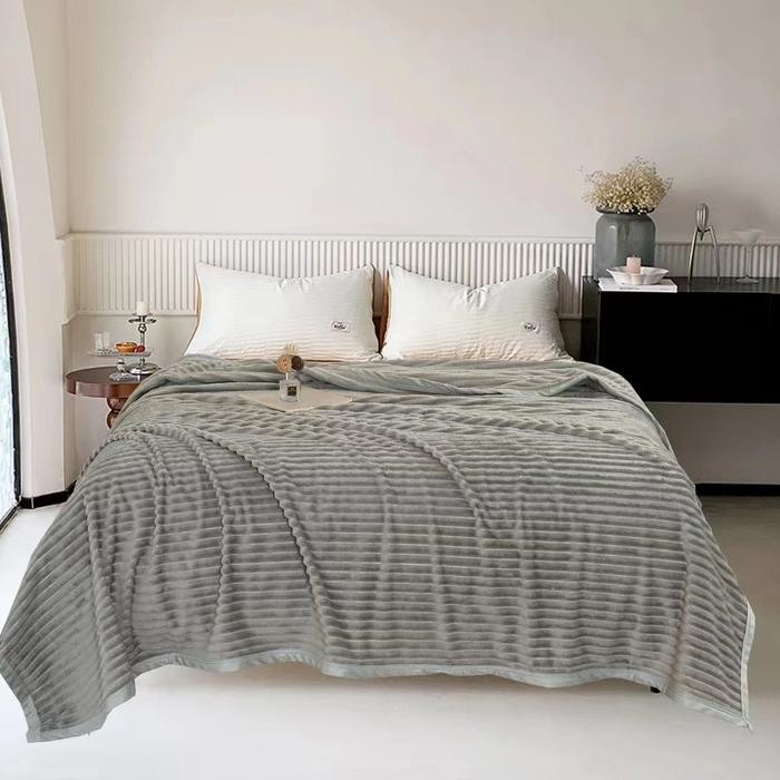 

Selimut Bulu Tebal Salur Timbul Motif Polos Halus Lembut Ukuran 180 & 200