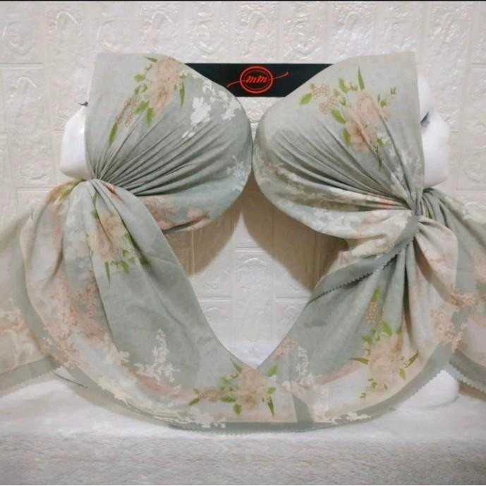 Hijab Segi Empat Voal Motif Bunga Sage Mint