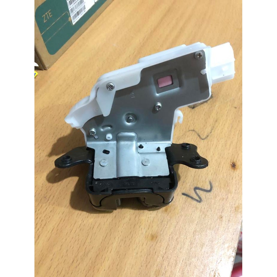 Doorlock Pintu Bagasi Door Lock Bagasi Toyota Innova Reborn