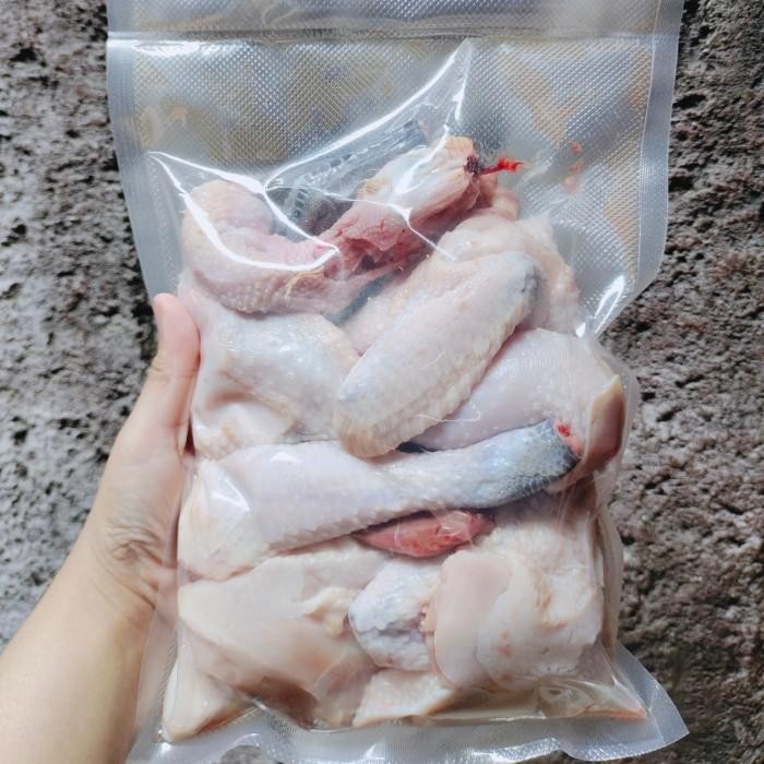 Eat77- Ayam Kampung Potong Segar Sehat Bersih Asli Bandung Sehat Dan Enak (Berat 760-850Gr)