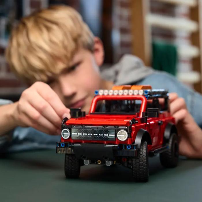 LEGO Technic Ford Bronco Suv Set 943 pcs 42213 - Merah Block Bricks Kids Toy Mainan Anak Bermain