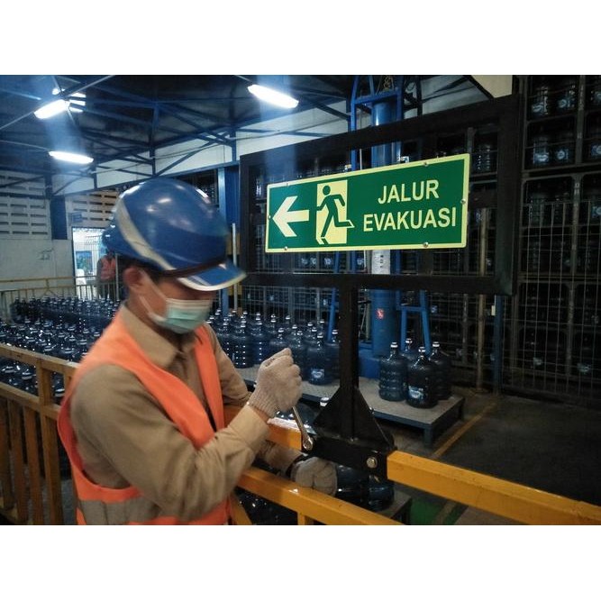 

RAMBU JALUR EVAKUASI 45X15 CM