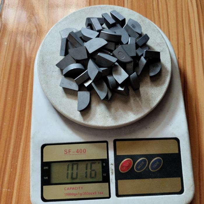 pisau Bubut/Betel Widia ceremented A420