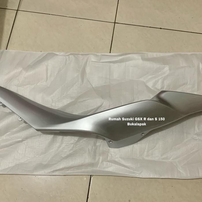 Body Belakang Kiri Suzuki Gsx R150 Silver Glossy 2021