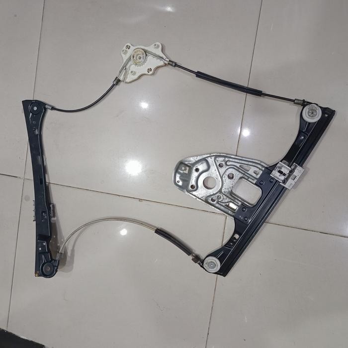 Regulator Power Window Depan Kiri Mercedes Benz W203 W202 A2037201746