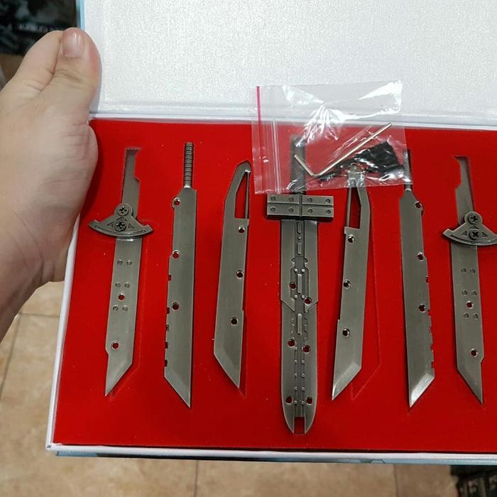 Final Fantasy Ff 7 Vii Advent Children Cloud Assembled Blade Box Set