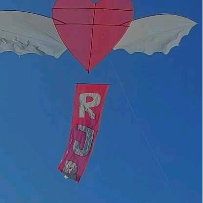 Layangan Love Viral 80Cm Harga Termurah