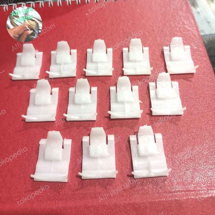 Klip Pelipit Kaca Avanza / Xenia