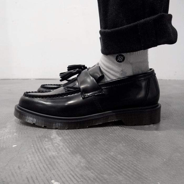 Sepatu Dr. Martens Adrian Tassel Black Polish Terlaris