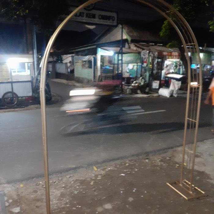 pergola lengkung hadap dalam