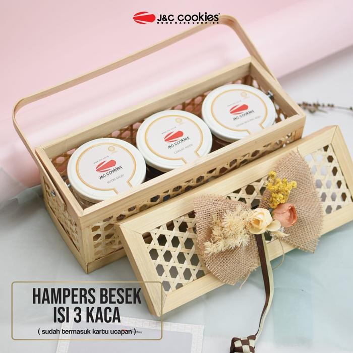 

Pilihan- Hampers Lebaran Isi 3 Toples Kaca Jnc Cookies