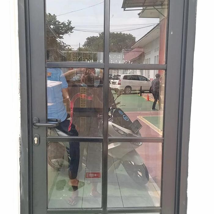 SIAPKIRIM Alexindo Pintu Aluminium Kaca Custom Oren 5mm Kusen 4 Inci Ketebalan 1.2mm Ukuran 215x90cm