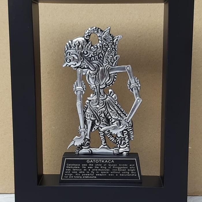 Hiasan Dinding Ruang Tamu Frame Wayang Souveni Wayang Logam