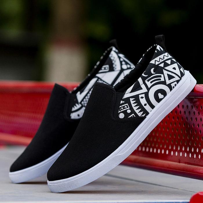 Eiger - Sepatu Slip On Casual Sepatu Kanvas Pria Sepatu Slop Patterns Hitam Mc315