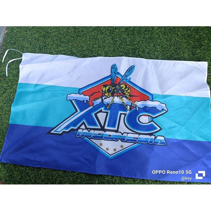 BENDERA XTC FULLPRINT BENDERA XTC LOGO LEBAH 90CMX60CM
