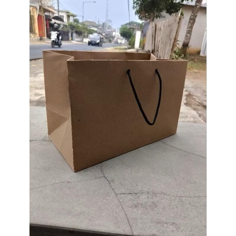 

Paper bag polos coklat ukuran 25x12x16 (paket 12pcs) |Tas kertas |Tas Kado |Tas Souvenir |paperbag custom