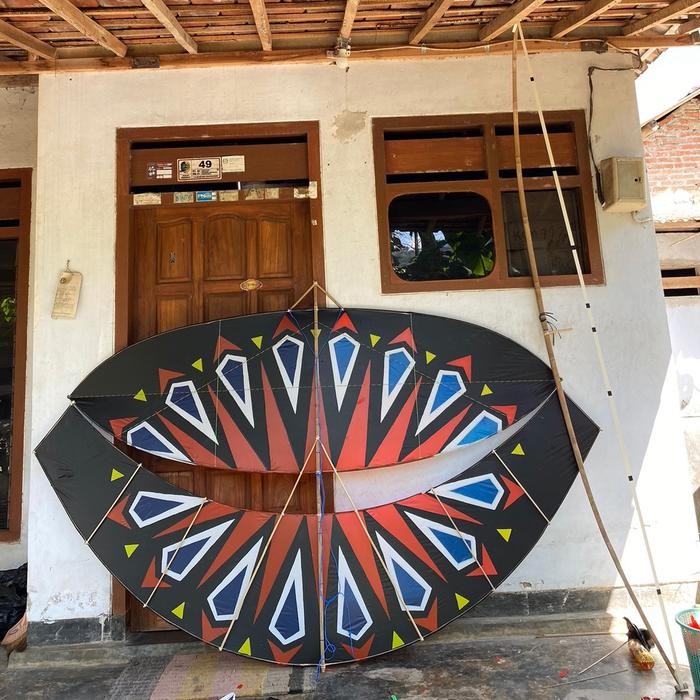 Layangan Pegon Motif Arsir 2.5m Bambu