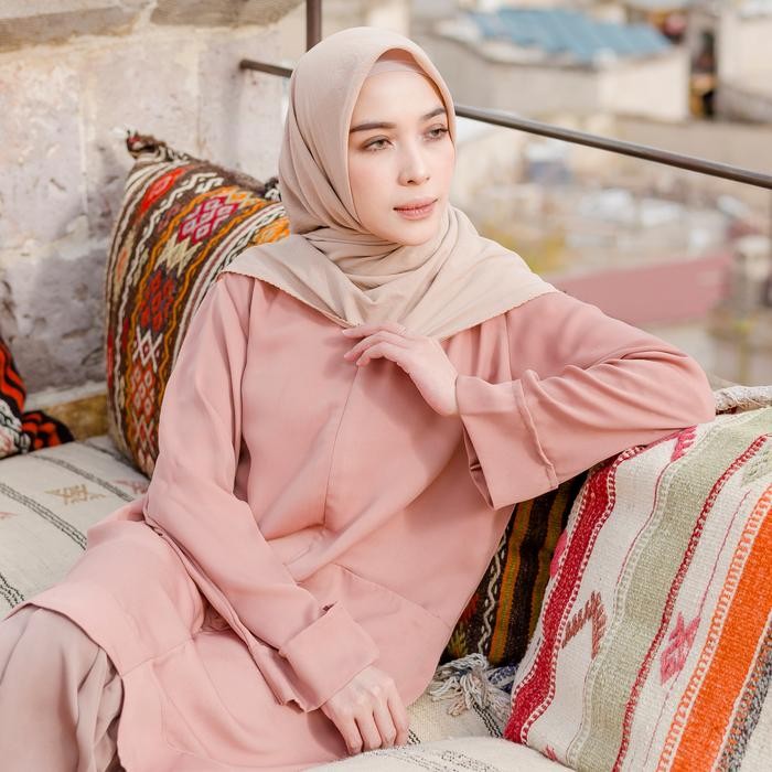 Pilihan- Lozy Hijab - Embroidery Signature Square (Hijab Polos Segiempat) Lembut Segi Empat