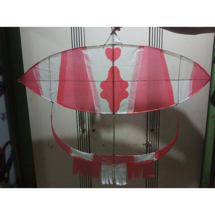 //TERLARIS LAYANGAN WAU , GAPANGAN , LAYANGAN TRADISIONAL