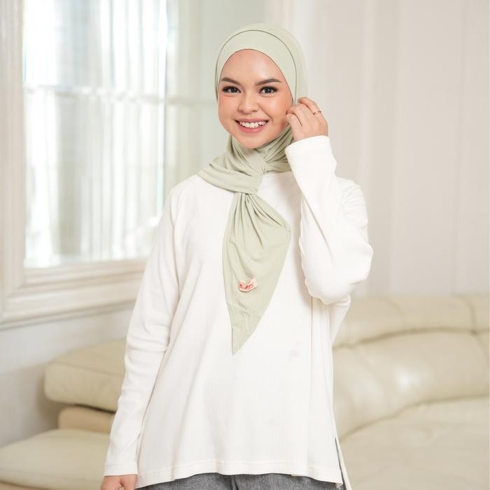 Pilihan- Zm Zaskia Mecca X Meccanism - Ghea Hijab Instan Premium Segitiga - Hijab Sport Spandex