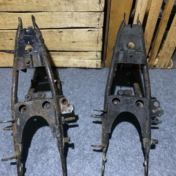 Potongan Frame belakang body Rangka Gl100 Original asli second