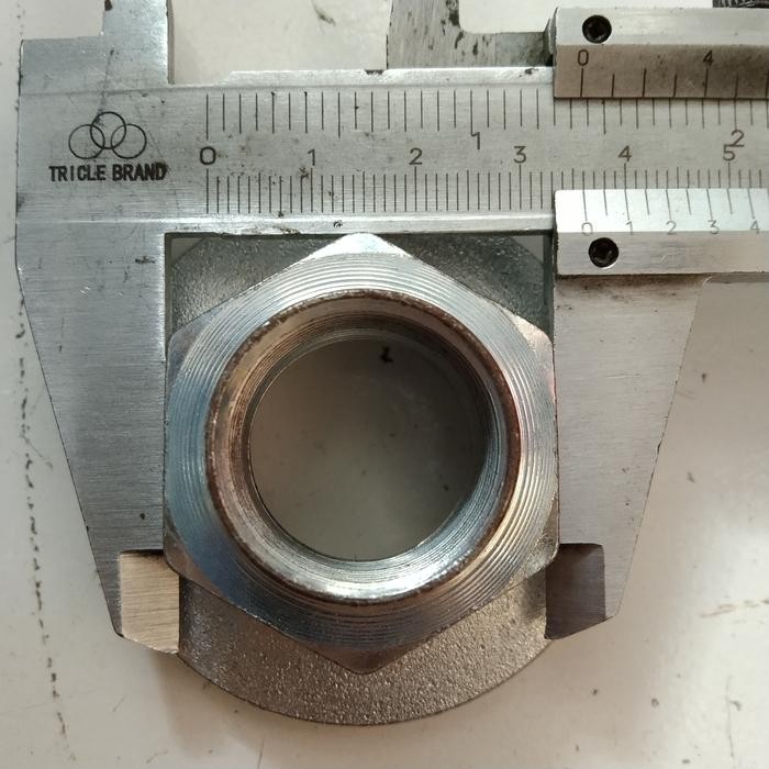 MUR AS RODA DEPAN NUT AXLE FRONT INNOVA