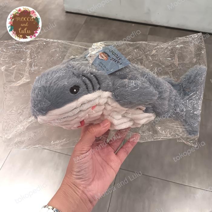 

FLUFFY PENCIL CASE SHARK
