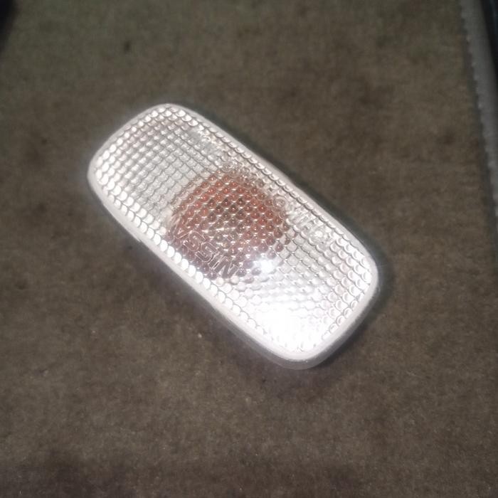 lampu sein fender kanan Nissan Serena C24