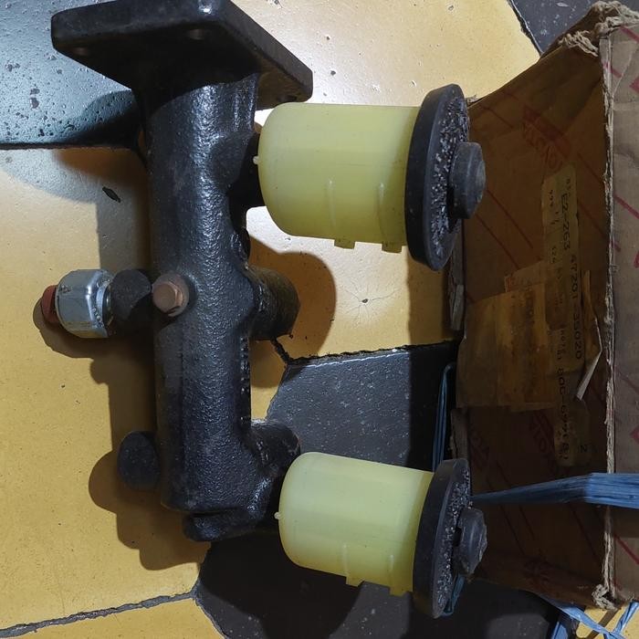 Master Rem Central Toyota Hilux RN20/25 original