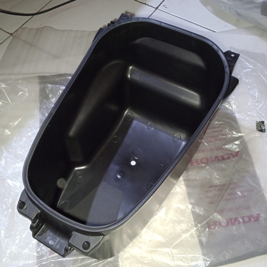 AHM 81250K46N20 BAGASI VARIO 110 FI K46 TAHUN 2015 SAMPAI 2019 ORIGINAL