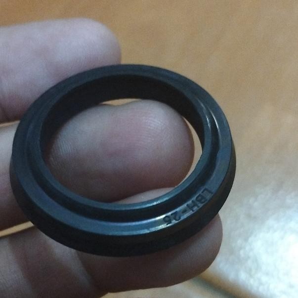Wiper Seal WAI 25 33 5/8 Dust Seal LBH 25 33 5/8