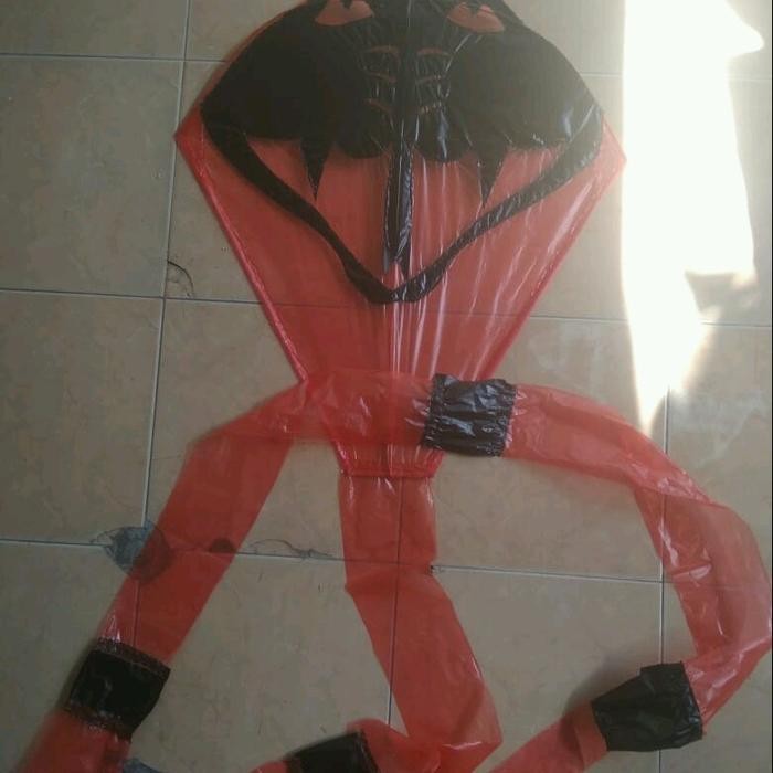 layangan ular merah ekor panjang