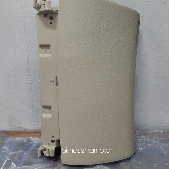 tutup laci atas dashboard innova warna cream muda 55440-0K030-E1