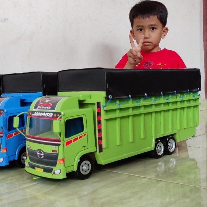 Miniatur mobilan truk oleng kayu tronton hino mobil mainan anak laki
