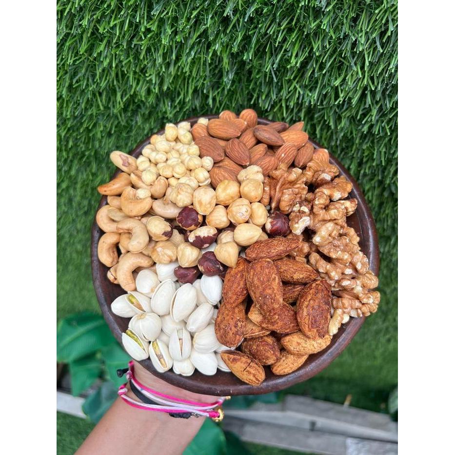 Trail mix 7 kacang mete kacang arab almond hazelnut walnut pistacio almond watermilk