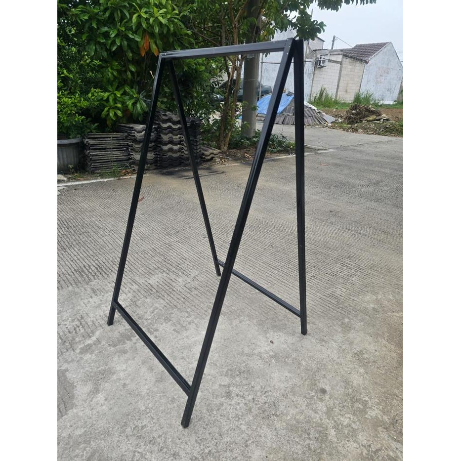Stand Banner Segi Tiga Ukuran - Standing Banner Besi Hollow - 2Sisi-Banner Segitiga Besi Terlaris