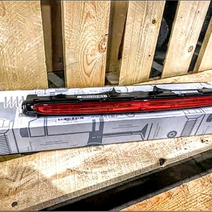 Lampu Rem Stop Lamp Atas Bagasi ORIGINAL 2118201556 Mercedes W211