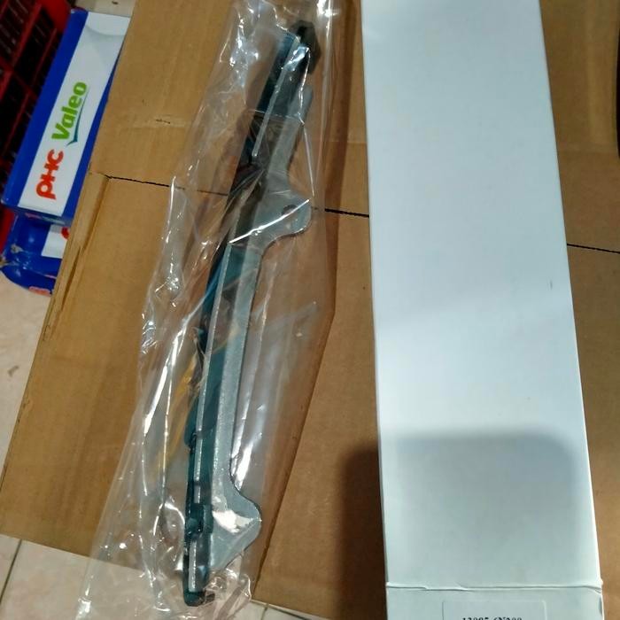 timing chain guide xtrail T30 Serena C24