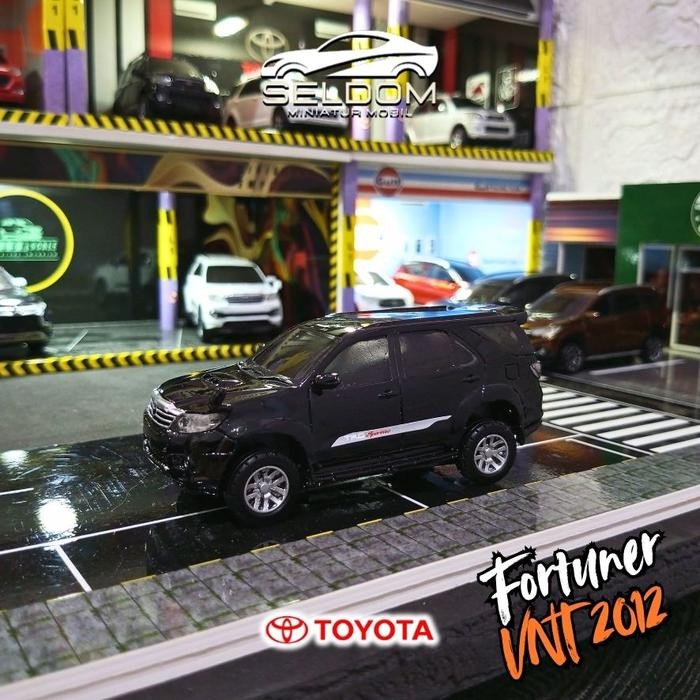 Diecast/Replika/Miniatur Toyota Fortuner VNT 2012 Hand Made Skala 1:43. Ready Stock
