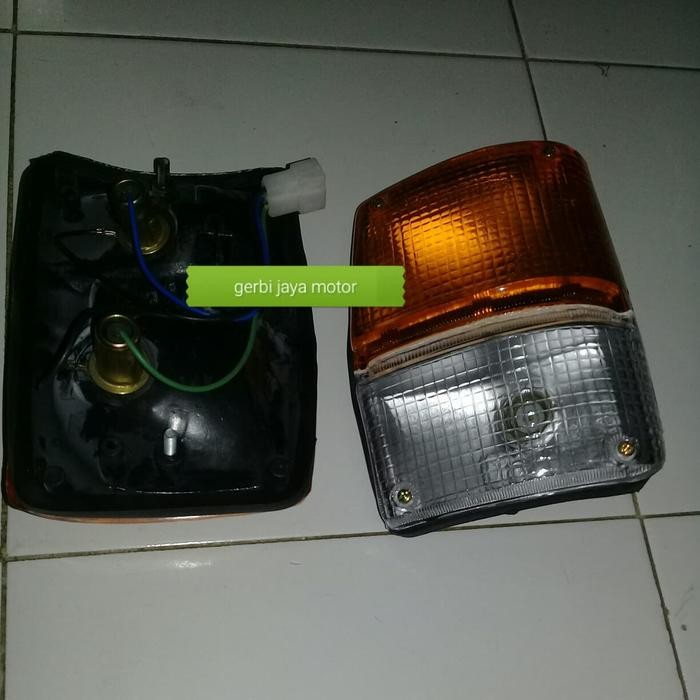 PRODUK lampu sen depan toyota hiace sepasang