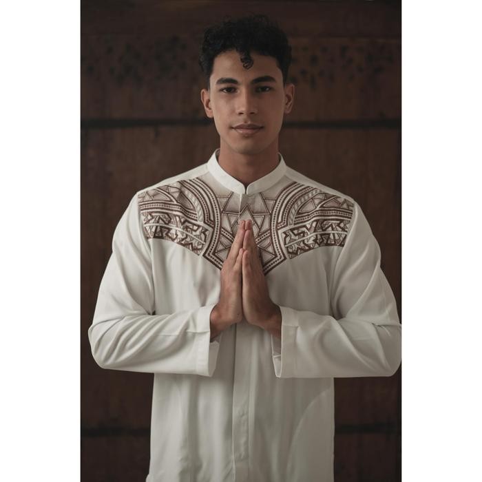 LARUSSO Kemeja Koko Bordir Lengan Pendek Pria - White Maroon