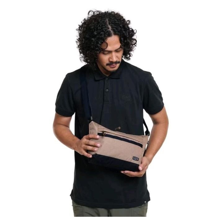 EIGER DISTANT SHOULDER BAG HITAM best seller