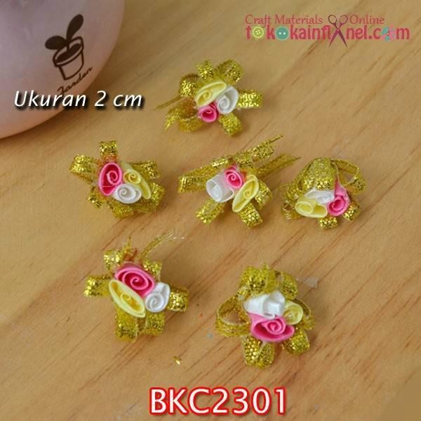 BKC3201 Bunga Pita Kecil Kuntum 3 Emas uk 2cm (Per Satuan)